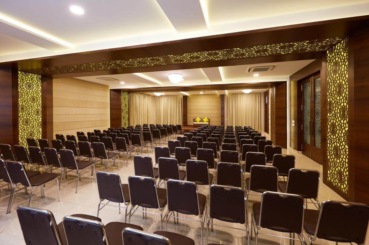 Bed & Breakfast Kamar Residences And Banquets Chennai
